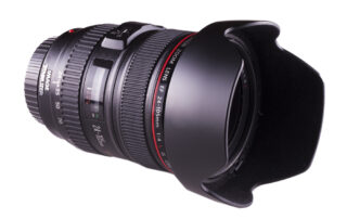Een afbeelding met een groothoeklens van Canon.